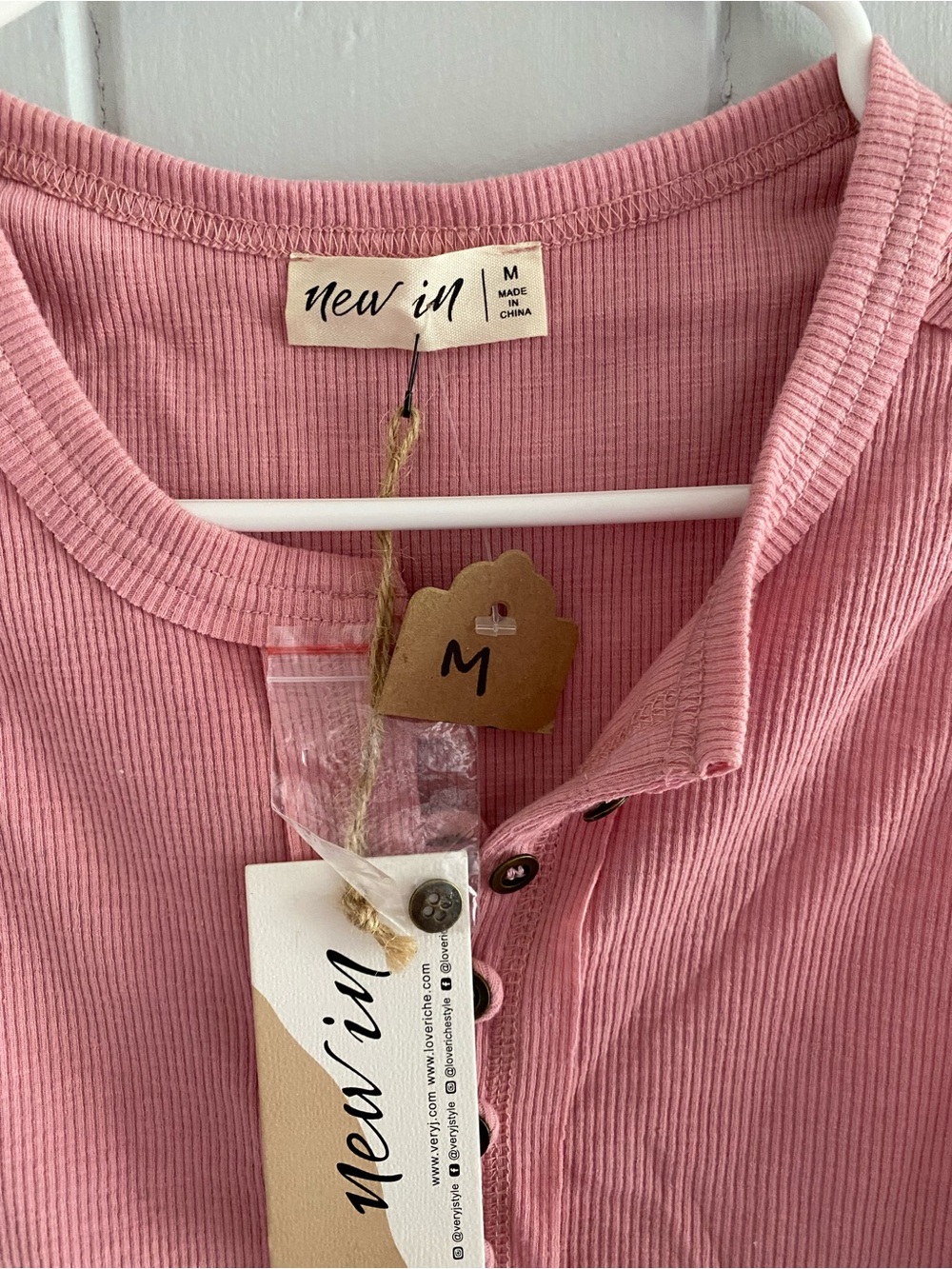 New In Pink Ribbed Button-Front Crop Top - Picture 3 of 3